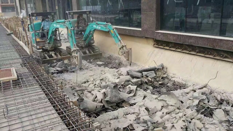 微型挖掘機