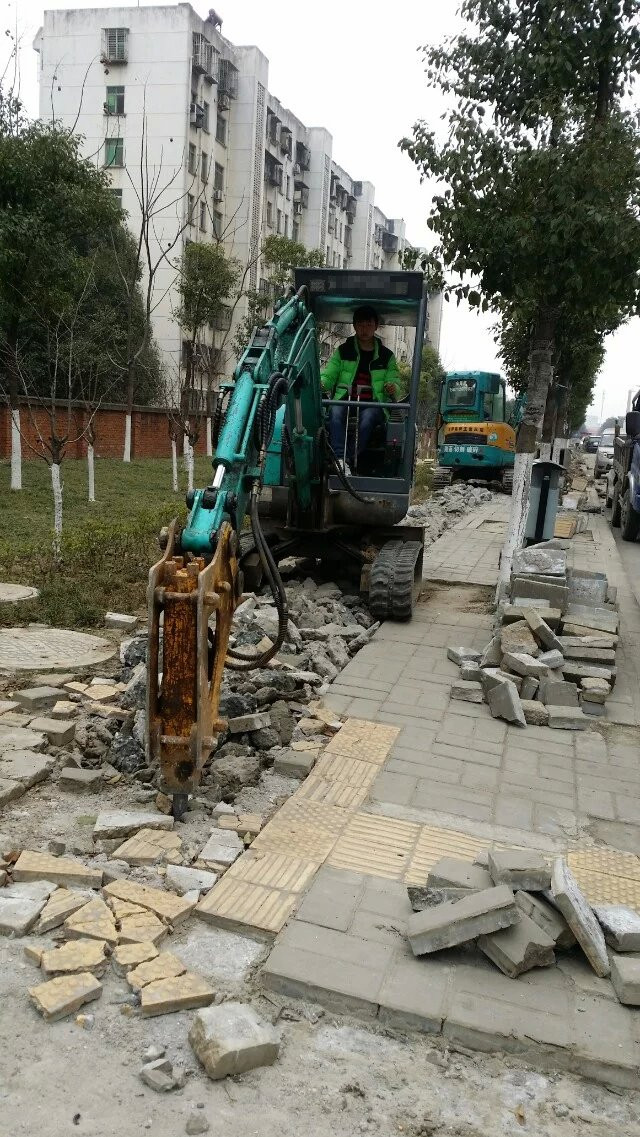 小挖掘機